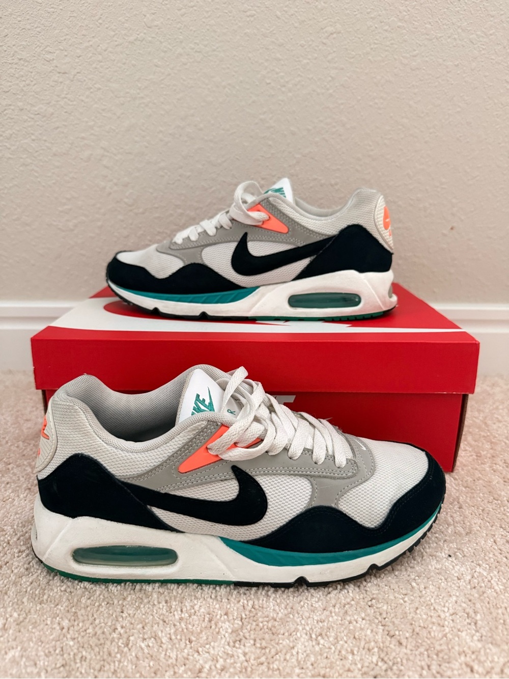 Nike Women's Air Max Correlate shoes in White/Black-New Green, size 9.5
